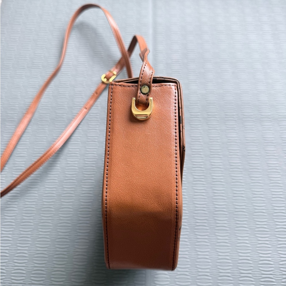 HCL Tan Crossbody Bag with Gold Plaque Detail - Picture 4 of 6
